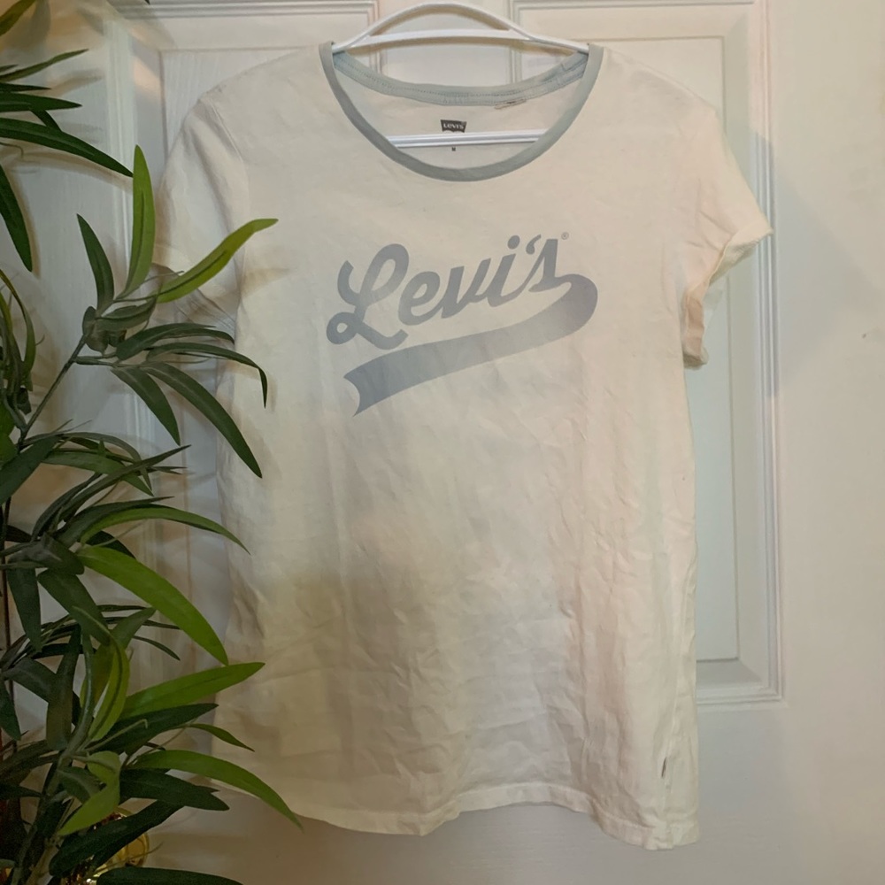 ⭐️2/25⭐️ Levi’s Tee
